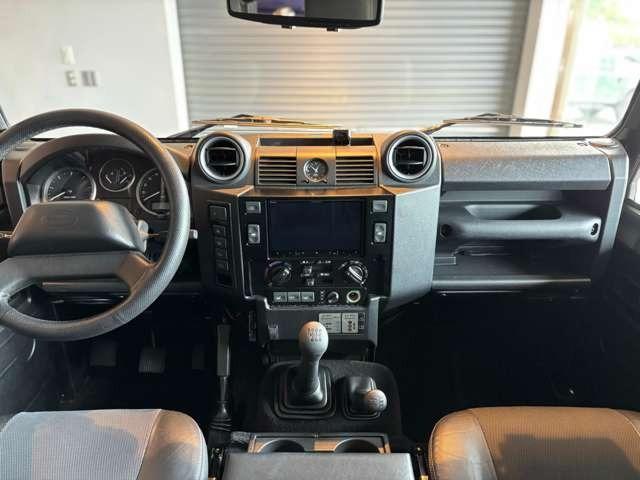 ディフェンダー 110SE 2.4TDCi 左ハンドル  純正アルミホイール シートヒーター(フロント) パワーウインドウ(フロント) カロッツェリアRL720 バックカメラ ETC 取説 記録簿 スペアキー(21枚目)