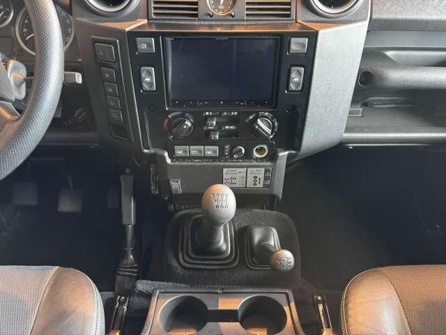 ディフェンダー 110SE 2.4TDCi 左ハンドル  純正アルミホイール シートヒーター(フロント) パワーウインドウ(フロント) カロッツェリアRL720 バックカメラ ETC 取説 記録簿 スペアキー(23枚目)