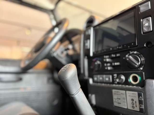 ディフェンダー 110SE 2.4TDCi 左ハンドル  純正アルミホイール シートヒーター(フロント) パワーウインドウ(フロント) カロッツェリアRL720 バックカメラ ETC 取説 記録簿 スペアキー(25枚目)