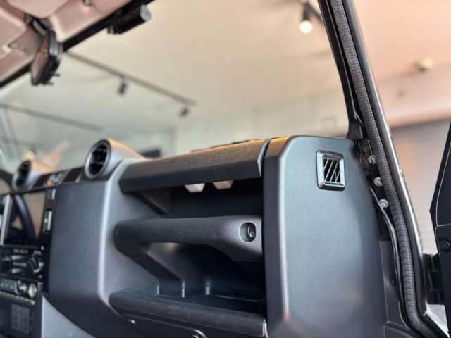 ディフェンダー 110SE 2.4TDCi 左ハンドル  純正アルミホイール シートヒーター(フロント) パワーウインドウ(フロント) カロッツェリアRL720 バックカメラ ETC 取説 記録簿 スペアキー(26枚目)