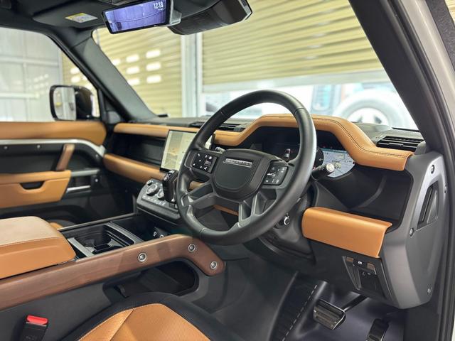 ディフェンダー 110X-ダイナミックHSE D300 ディーゼルターボ 4WD ボンネットブラック塗装 レッドキャリパー リアスムージングパネル(スペアタイヤ&ブラケット有) パノラミックスライディングルーフ 社外液晶ルームミラー 保 取 スペアキー(13枚目)