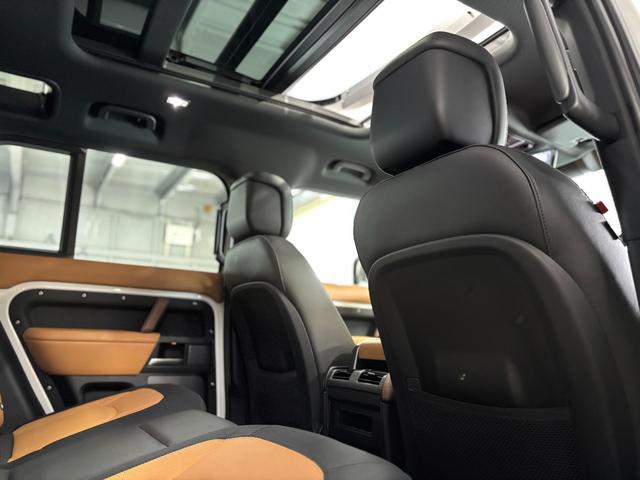 ディフェンダー 110X-ダイナミックHSE D300 ディーゼルターボ 4WD ボンネットブラック塗装 レッドキャリパー リアスムージングパネル(スペアタイヤ&ブラケット有) パノラミックスライディングルーフ 社外液晶ルームミラー 保 取 スペアキー(18枚目)