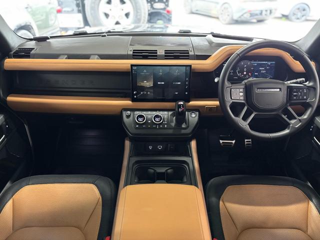 ディフェンダー 110X-ダイナミックHSE D300 ディーゼルターボ 4WD ボンネットブラック塗装 レッドキャリパー リアスムージングパネル(スペアタイヤ&ブラケット有) パノラミックスライディングルーフ 社外液晶ルームミラー 保 取 スペアキー(20枚目)