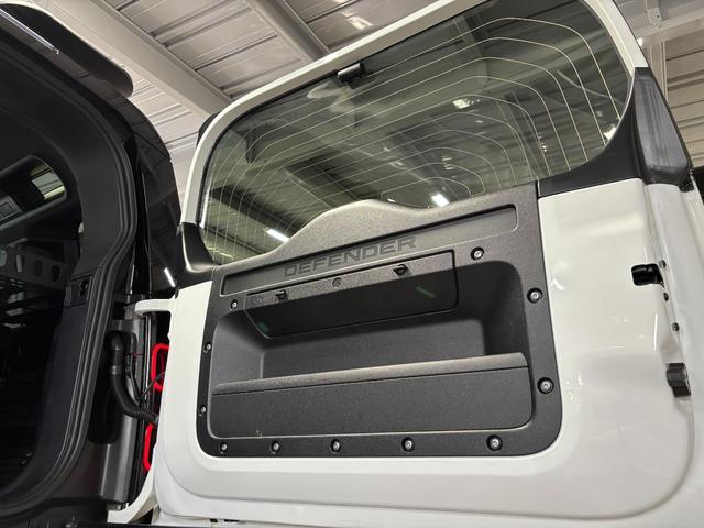 ディフェンダー 110X-ダイナミックHSE D300 ディーゼルターボ 4WD ボンネットブラック塗装 レッドキャリパー リアスムージングパネル(スペアタイヤ&ブラケット有) パノラミックスライディングルーフ 社外液晶ルームミラー 保 取 スペアキー(38枚目)