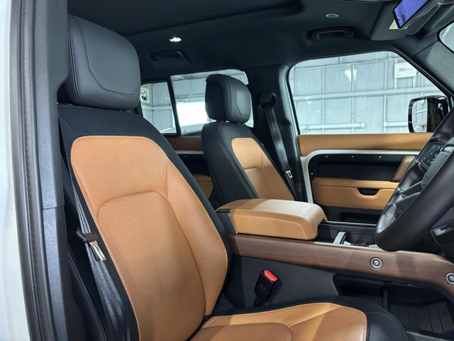 ディフェンダー 110X D300 ディーゼルターボ 4WD 22インチAW「スタイル5098」 レッドキャリパー オレンジリアリカバリーフック スモークドリアライト パノラミックスライディングルーフ インテリアビューミラー(16枚目)