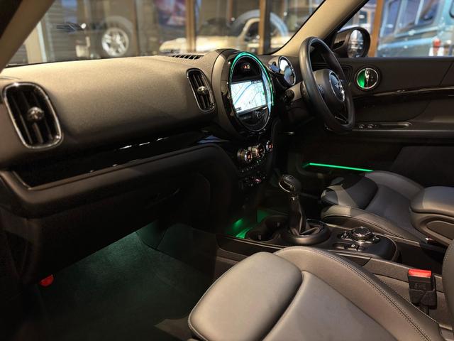 MINI  ノーフォーク エディション 4WD 全国限定300台 Norfolk Edition特別装備 専用ボンネットストライプ&ネームバッジ 特別装備(18インチAWピンスポークブラック)(19枚目)