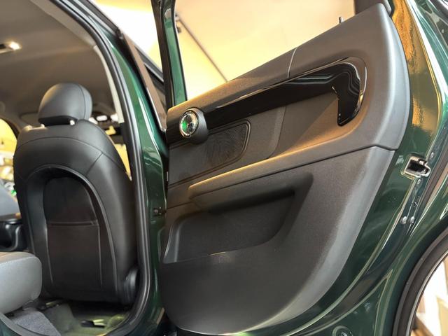 MINI  ノーフォーク エディション 4WD 全国限定300台 Norfolk Edition特別装備 専用ボンネットストライプ&ネームバッジ 特別装備(18インチAWピンスポークブラック)(24枚目)