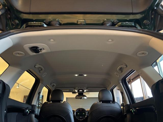 MINI  ノーフォーク エディション 4WD 全国限定300台 Norfolk Edition特別装備 専用ボンネットストライプ&ネームバッジ 特別装備(18インチAWピンスポークブラック)(41枚目)