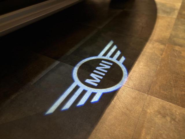 MINI  ノーフォーク エディション 4WD 全国限定300台 Norfolk Edition特別装備 専用ボンネットストライプ&ネームバッジ 特別装備(18インチAWピンスポークブラック)(43枚目)