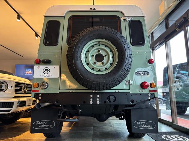 ディフェンダー  110 2.2TDCi Heritage Limited Edition 世界400台限定車 セレブレーションシリーズ 専用カラー「グラスミアグリーン」 ボディ同色ペインテッド16インチホイール(4枚目)