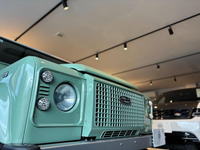 ディフェンダー  110 2.2TDCi Heritage Limited Edition 世界400台限定車 セレブレーションシリーズ 専用カラー「グラスミアグリーン」 ボディ同色ペインテッド16インチホイール(7枚目)