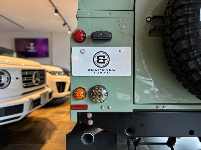 ディフェンダー  110 2.2TDCi Heritage Limited Edition 世界400台限定車 セレブレーションシリーズ 専用カラー「グラスミアグリーン」 ボディ同色ペインテッド16インチホイール(10枚目)