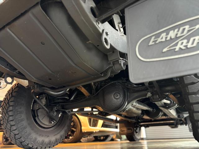 ディフェンダー  110 2.2TDCi Heritage Limited Edition 世界400台限定車 セレブレーションシリーズ 専用カラー「グラスミアグリーン」 ボディ同色ペインテッド16インチホイール(12枚目)