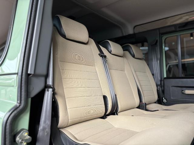 ディフェンダー  110 2.2TDCi Heritage Limited Edition 世界400台限定車 セレブレーションシリーズ 専用カラー「グラスミアグリーン」 ボディ同色ペインテッド16インチホイール(18枚目)