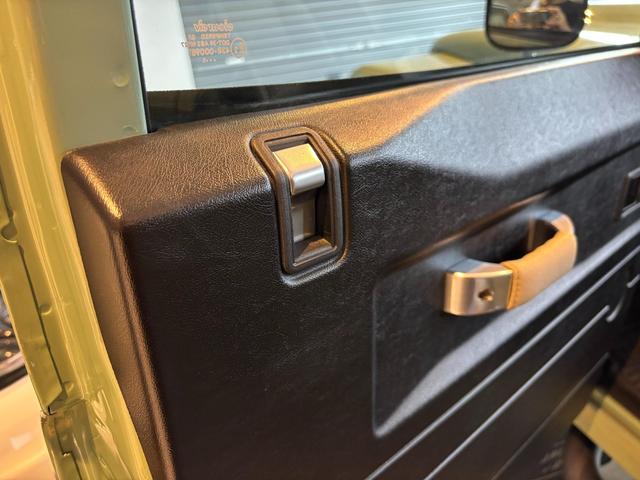 ディフェンダー  110 2.2TDCi Heritage Limited Edition 世界400台限定車 セレブレーションシリーズ 専用カラー「グラスミアグリーン」 ボディ同色ペインテッド16インチホイール(21枚目)