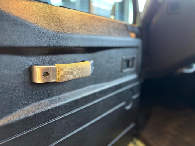 ディフェンダー  110 2.2TDCi Heritage Limited Edition 世界400台限定車 セレブレーションシリーズ 専用カラー「グラスミアグリーン」 ボディ同色ペインテッド16インチホイール(22枚目)