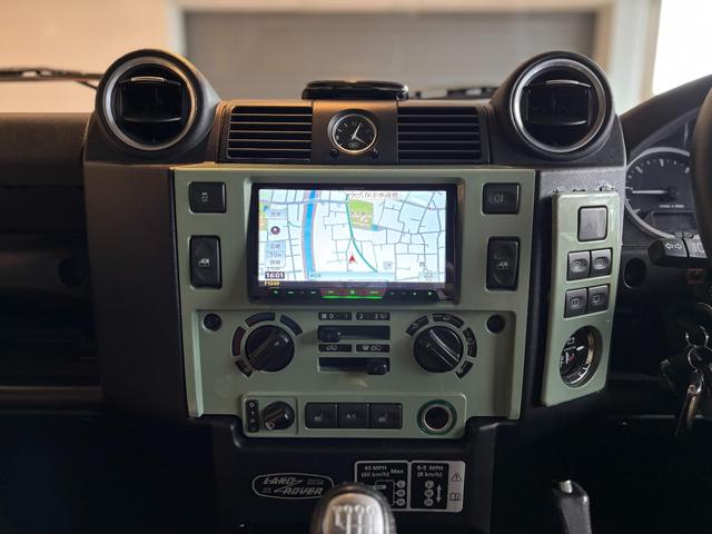 ディフェンダー  110 2.2TDCi Heritage Limited Edition 世界400台限定車 セレブレーションシリーズ 専用カラー「グラスミアグリーン」 ボディ同色ペインテッド16インチホイール(28枚目)