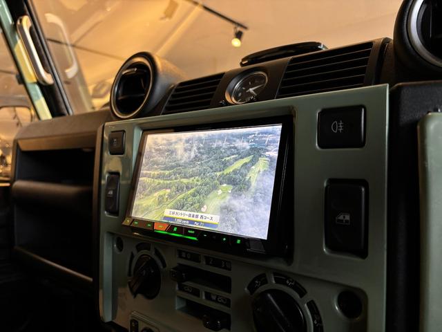 ディフェンダー  110 2.2TDCi Heritage Limited Edition 世界400台限定車 セレブレーションシリーズ 専用カラー「グラスミアグリーン」 ボディ同色ペインテッド16インチホイール(34枚目)