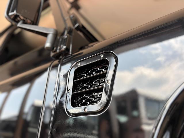 ディフェンダー  110 2.4 TDCi 純正16AW(ブラックペイント済) シートヒーター(フロント) 7インチインダッシュモニターオーディオ(MP5-C-PLAY)  ドラレコ付デジタルミラー Bカメラ Sキー(10枚目)