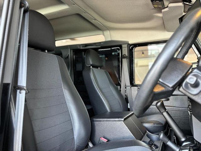 ディフェンダー  110 2.4 TDCi 純正16AW(ブラックペイント済) シートヒーター(フロント) 7インチインダッシュモニターオーディオ(MP5-C-PLAY)  ドラレコ付デジタルミラー Bカメラ Sキー(16枚目)