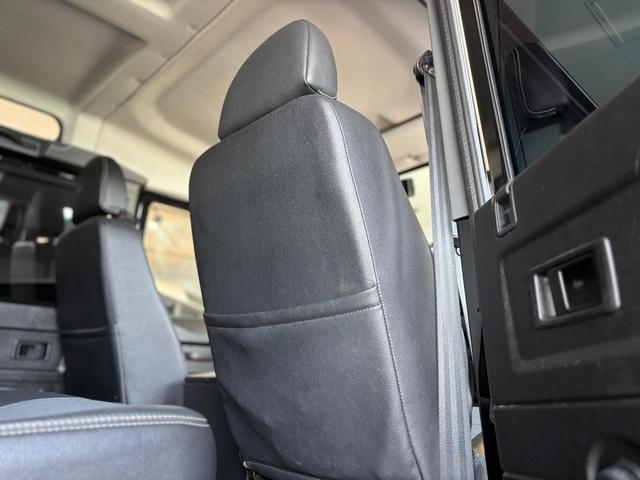 ディフェンダー  110 2.4 TDCi 純正16AW(ブラックペイント済) シートヒーター(フロント) 7インチインダッシュモニターオーディオ(MP5-C-PLAY)  ドラレコ付デジタルミラー Bカメラ Sキー(18枚目)