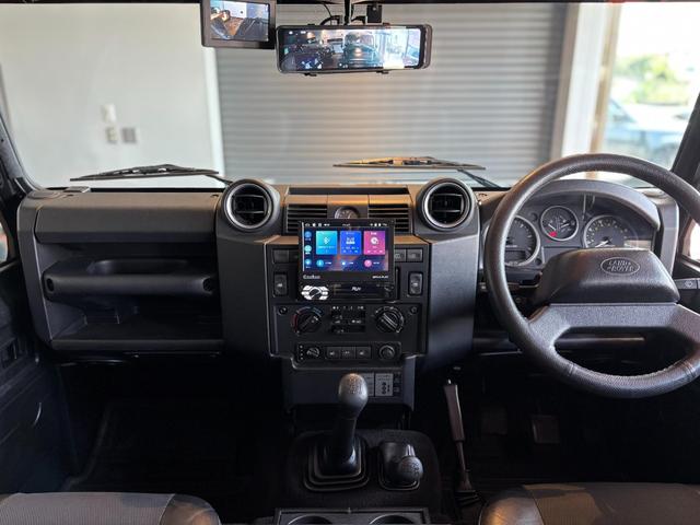 ディフェンダー  110 2.4 TDCi 純正16AW(ブラックペイント済) シートヒーター(フロント) 7インチインダッシュモニターオーディオ(MP5-C-PLAY)  ドラレコ付デジタルミラー Bカメラ Sキー(20枚目)