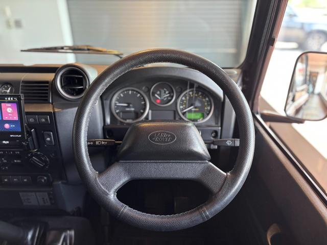 ディフェンダー  110 2.4 TDCi 純正16AW(ブラックペイント済) シートヒーター(フロント) 7インチインダッシュモニターオーディオ(MP5-C-PLAY)  ドラレコ付デジタルミラー Bカメラ Sキー(21枚目)