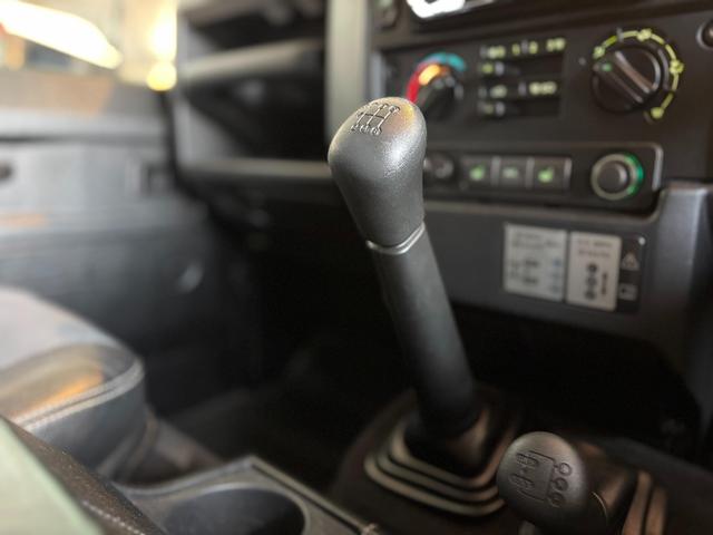 ディフェンダー  110 2.4 TDCi 純正16AW(ブラックペイント済) シートヒーター(フロント) 7インチインダッシュモニターオーディオ(MP5-C-PLAY)  ドラレコ付デジタルミラー Bカメラ Sキー(24枚目)