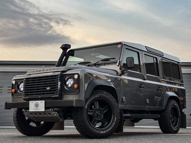 ディフェンダー  110 XS 2.2 TDCi 最終モデル 新並ワンオーナー 社外18インチAW NARDIステアリング RECAROシート  カラードシートベルト ホワイトコントラストルーフ 純正サンルーフ(3枚目)