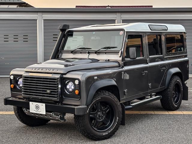 ディフェンダー  110 XS 2.2 TDCi 最終モデル 新並ワンオーナー 社外18インチAW NARDIステアリング RECAROシート  カラードシートベルト ホワイトコントラストルーフ 純正サンルーフ(4枚目)