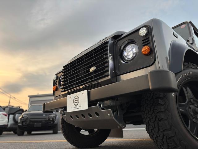 ディフェンダー  110 XS 2.2 TDCi 最終モデル 新並ワンオーナー 社外18インチAW NARDIステアリング RECAROシート  カラードシートベルト ホワイトコントラストルーフ 純正サンルーフ(7枚目)