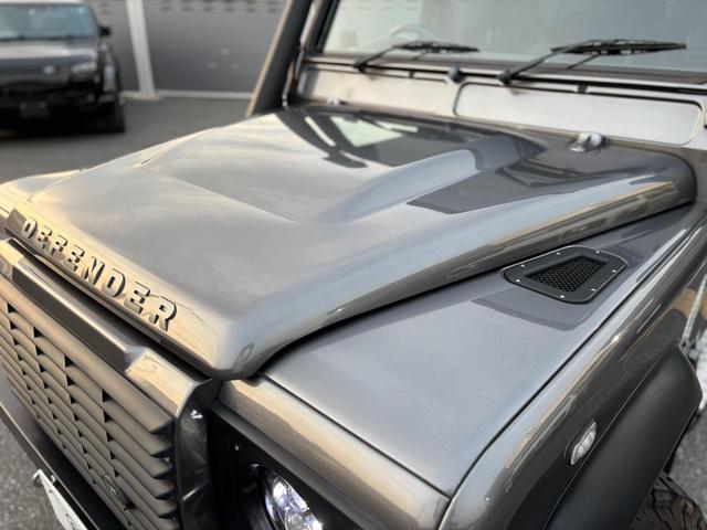 ディフェンダー  110 XS 2.2 TDCi 最終モデル 新並ワンオーナー 社外18インチAW NARDIステアリング RECAROシート  カラードシートベルト ホワイトコントラストルーフ 純正サンルーフ(9枚目)