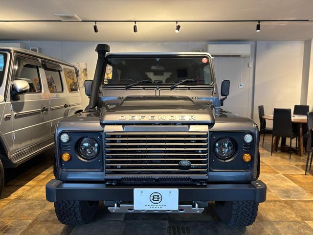 ディフェンダー  110 XS 2.2 TDCi 最終モデル 新並ワンオーナー 社外18インチAW NARDIステアリング RECAROシート  カラードシートベルト ホワイトコントラストルーフ 純正サンルーフ(10枚目)