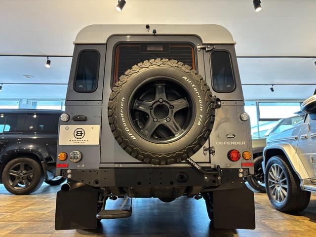 ディフェンダー  110 XS 2.2 TDCi 最終モデル 新並ワンオーナー 社外18インチAW NARDIステアリング RECAROシート  カラードシートベルト ホワイトコントラストルーフ 純正サンルーフ(14枚目)