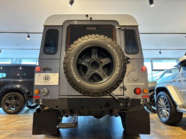 ディフェンダー  110 XS 2.2 TDCi 最終モデル 新並ワンオーナー 社外18インチAW NARDIステアリング RECAROシート  カラードシートベルト ホワイトコントラストルーフ 純正サンルーフ(15枚目)