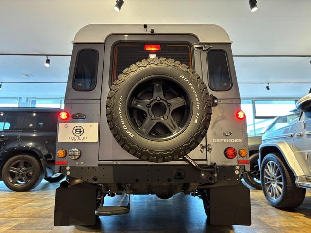 ディフェンダー  110 XS 2.2 TDCi 最終モデル 新並ワンオーナー 社外18インチAW NARDIステアリング RECAROシート  カラードシートベルト ホワイトコントラストルーフ 純正サンルーフ(16枚目)