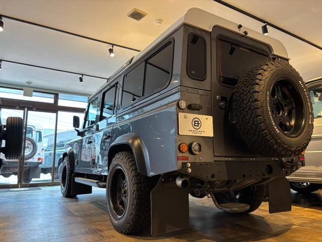 ディフェンダー  110 XS 2.2 TDCi 最終モデル 新並ワンオーナー 社外18インチAW NARDIステアリング RECAROシート  カラードシートベルト ホワイトコントラストルーフ 純正サンルーフ(21枚目)