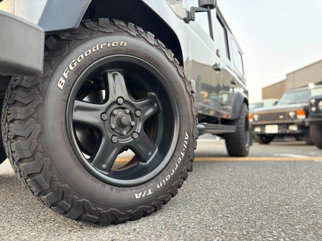 ディフェンダー  110 XS 2.2 TDCi 最終モデル 新並ワンオーナー 社外18インチAW NARDIステアリング RECAROシート  カラードシートベルト ホワイトコントラストルーフ 純正サンルーフ(22枚目)