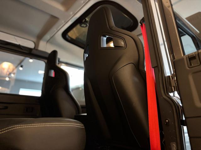 ディフェンダー  110 XS 2.2 TDCi 最終モデル 新並ワンオーナー 社外18インチAW NARDIステアリング RECAROシート  カラードシートベルト ホワイトコントラストルーフ 純正サンルーフ(28枚目)