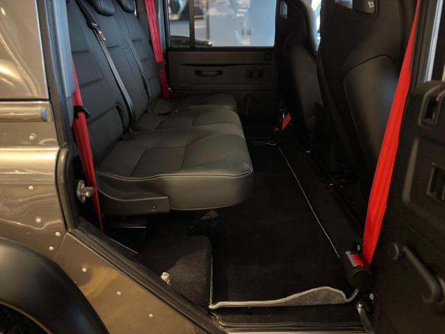 ディフェンダー  110 XS 2.2 TDCi 最終モデル 新並ワンオーナー 社外18インチAW NARDIステアリング RECAROシート  カラードシートベルト ホワイトコントラストルーフ 純正サンルーフ(29枚目)