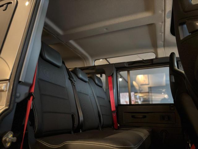 ディフェンダー  110 XS 2.2 TDCi 最終モデル 新並ワンオーナー 社外18インチAW NARDIステアリング RECAROシート  カラードシートベルト ホワイトコントラストルーフ 純正サンルーフ(30枚目)