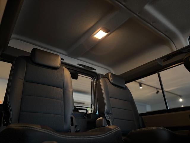 ディフェンダー  110 XS 2.2 TDCi 最終モデル 新並ワンオーナー 社外18インチAW NARDIステアリング RECAROシート  カラードシートベルト ホワイトコントラストルーフ 純正サンルーフ(31枚目)