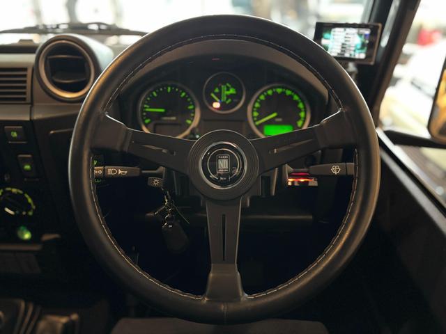 ディフェンダー  110 XS 2.2 TDCi 最終モデル 新並ワンオーナー 社外18インチAW NARDIステアリング RECAROシート  カラードシートベルト ホワイトコントラストルーフ 純正サンルーフ(33枚目)