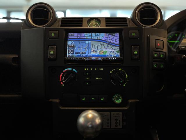 ディフェンダー  110 XS 2.2 TDCi 最終モデル 新並ワンオーナー 社外18インチAW NARDIステアリング RECAROシート  カラードシートベルト ホワイトコントラストルーフ 純正サンルーフ(34枚目)