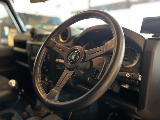 ディフェンダー  110 XS 2.2 TDCi 最終モデル 新並ワンオーナー 社外18インチAW NARDIステアリング RECAROシート  カラードシートベルト ホワイトコントラストルーフ 純正サンルーフ(35枚目)