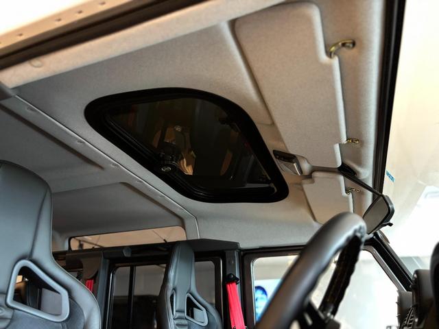 ディフェンダー  110 XS 2.2 TDCi 最終モデル 新並ワンオーナー 社外18インチAW NARDIステアリング RECAROシート  カラードシートベルト ホワイトコントラストルーフ 純正サンルーフ(39枚目)