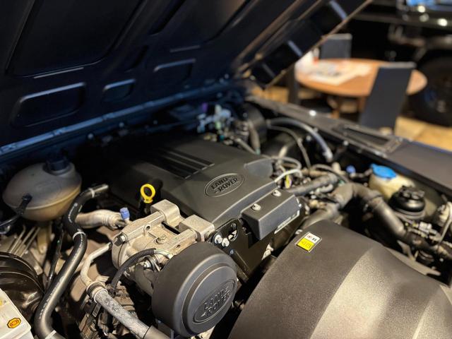 ディフェンダー  110 XS 2.2 TDCi 最終モデル 新並ワンオーナー 社外18インチAW NARDIステアリング RECAROシート  カラードシートベルト ホワイトコントラストルーフ 純正サンルーフ(42枚目)