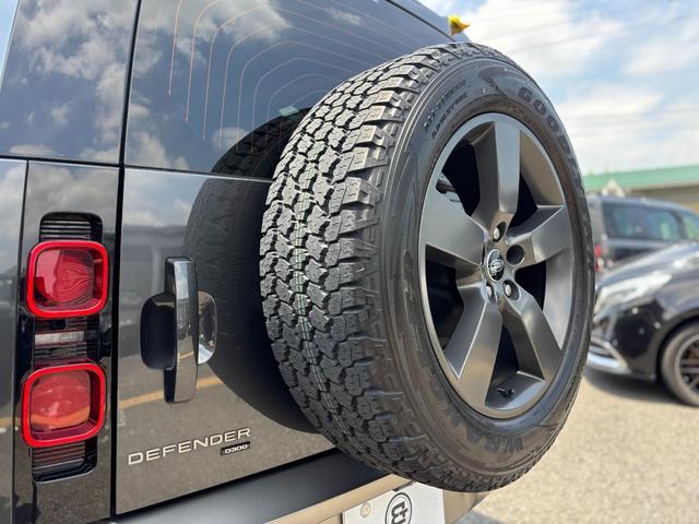 ディフェンダー 110X-ダイナミックHSE D300 ディーゼルターボ 4WD 3列シート7人乗り 20インチ“スタイル5098” スライディングパノラミックルーフ MERIDIAN 保証書 取説 記録簿 スペアキー(9枚目)