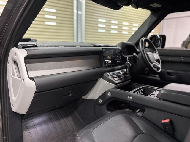 ディフェンダー 110X-ダイナミックHSE D300 ディーゼルターボ 4WD 3列シート7人乗り 20インチ“スタイル5098” スライディングパノラミックルーフ MERIDIAN 保証書 取説 記録簿 スペアキー(12枚目)