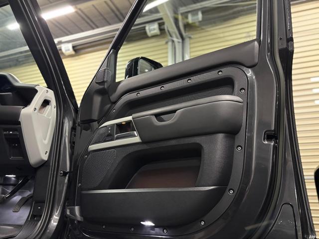 ディフェンダー 110X-ダイナミックHSE D300 ディーゼルターボ 4WD 3列シート7人乗り 20インチ“スタイル5098” スライディングパノラミックルーフ MERIDIAN 保証書 取説 記録簿 スペアキー(13枚目)